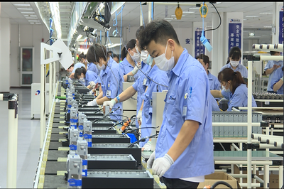 同方湖北宜城工厂首批“鲲鹏”台式电脑顺利下线，开启国产计算机新篇章